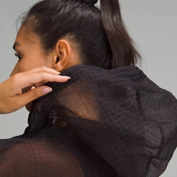 Lululemon NWT Team Canada Translucent Hooded Jacket Paris Olympics 2024 - Picture 5 of 13